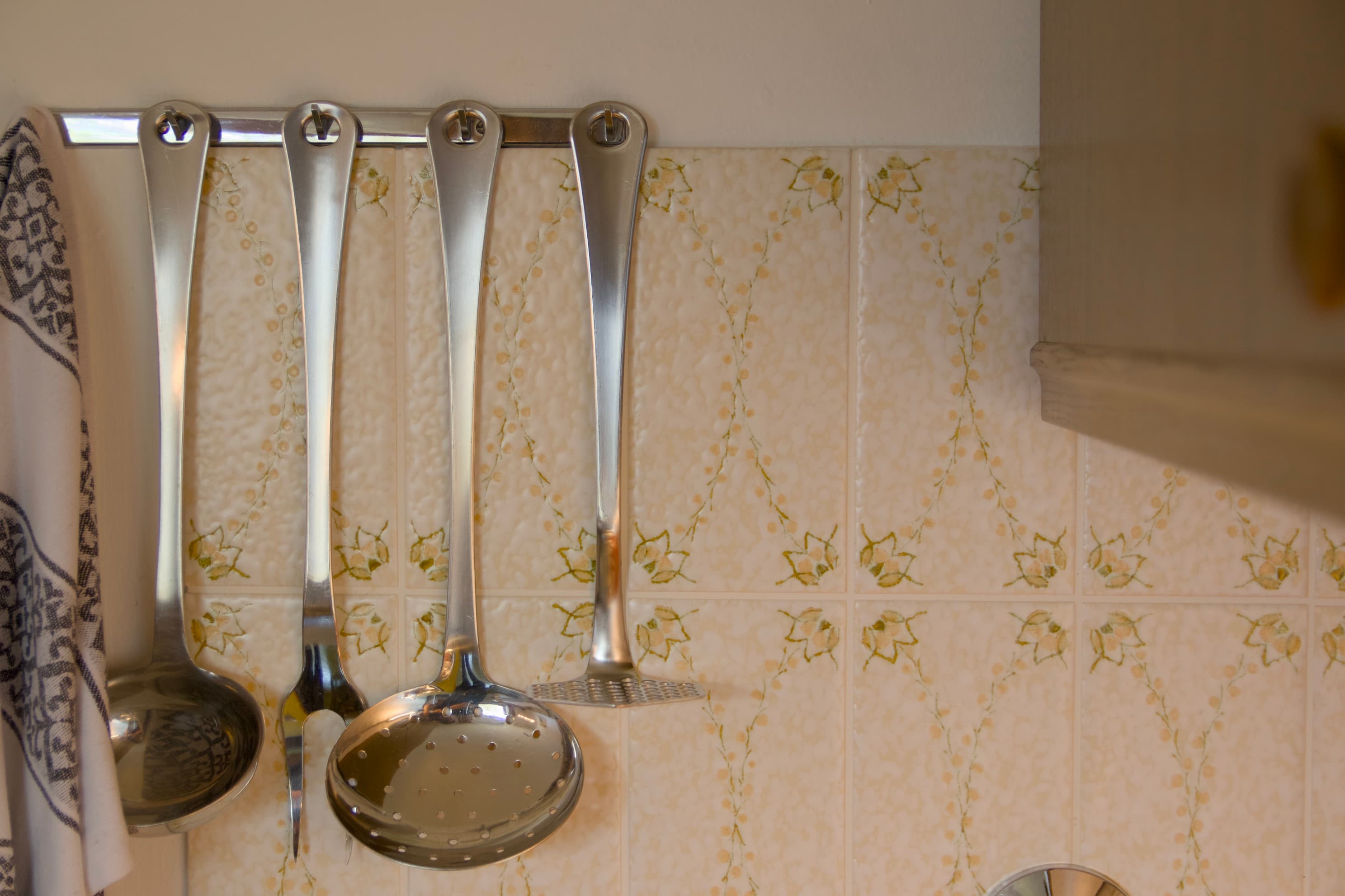 Kochgeschirr in der Küche – Ferienwohnung Bolsterlang