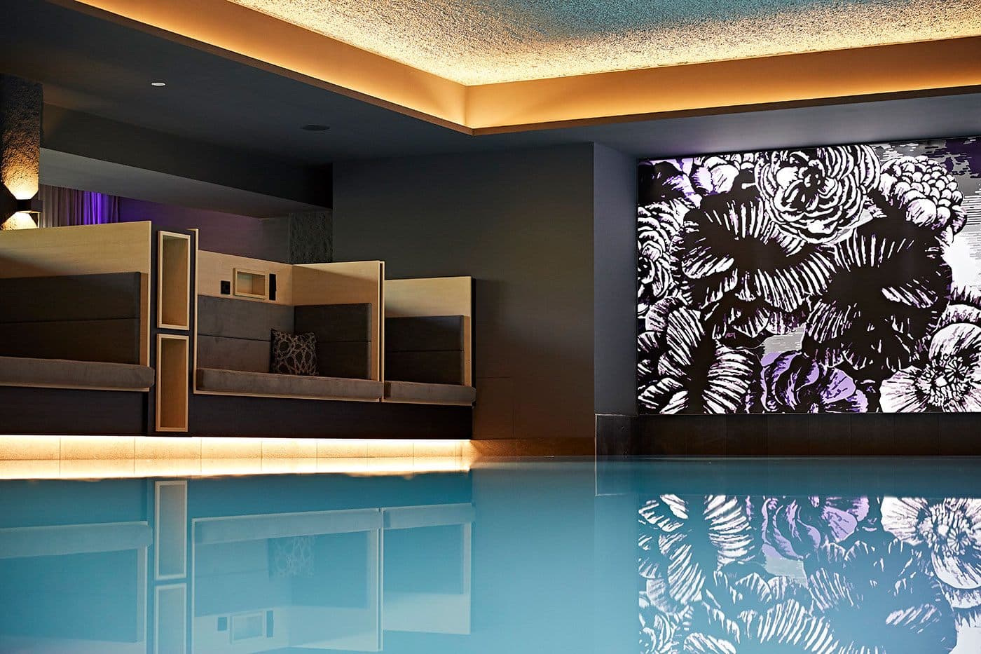 Liegebox in der Wasserlounge des Hotel Rosenstock Fischen